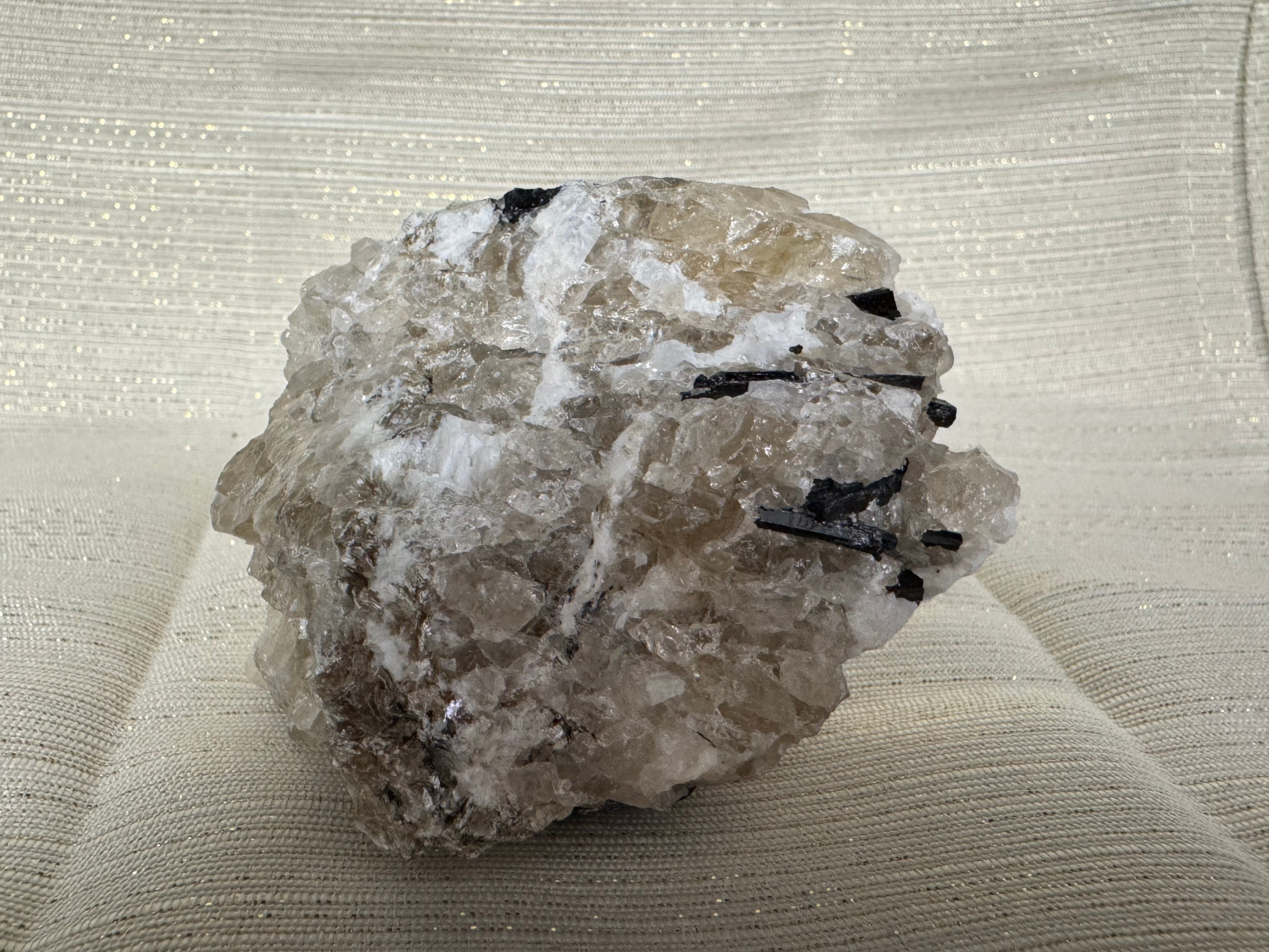 Der goldene Mica mit Turmalin