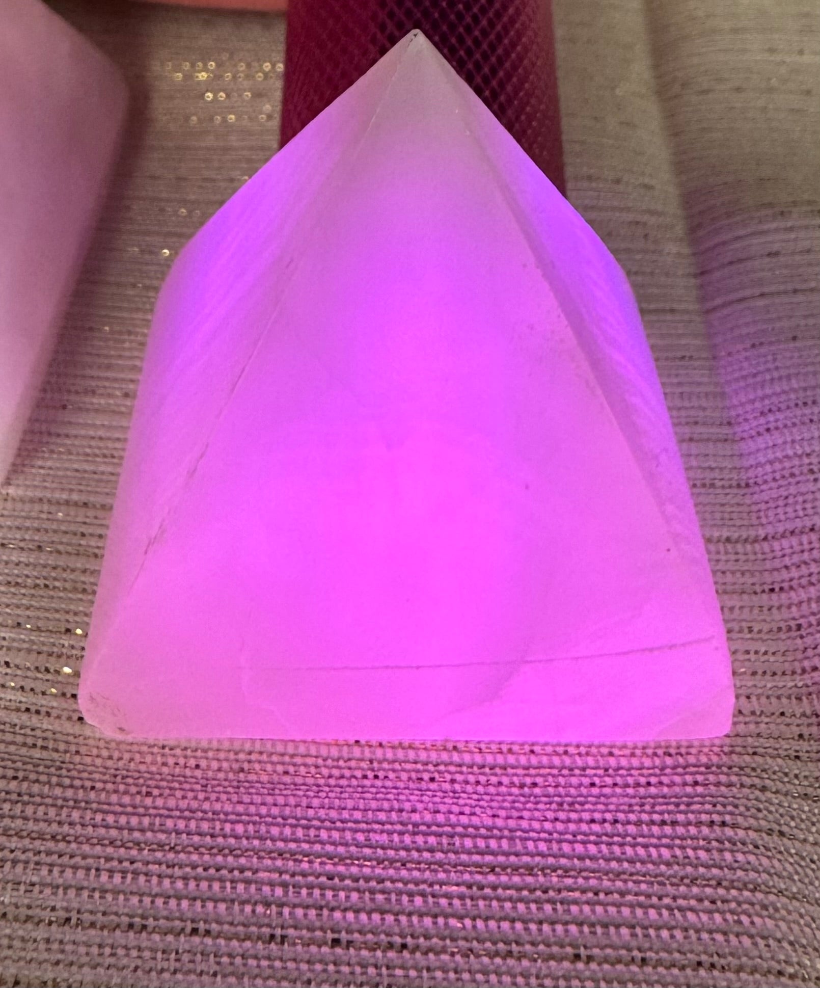 Mangano Calcit Pyramide M